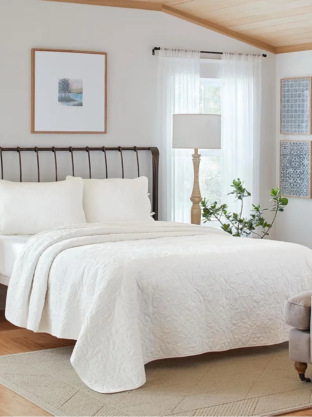 Laura Ashley Felicity King Quilt Set White Reversible 100% Cotton Shams Included